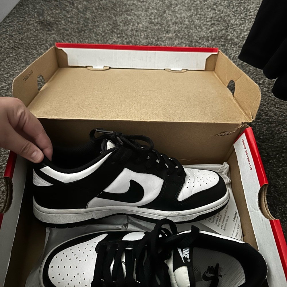 Nike Men's Black and White Low-Top Sneakers